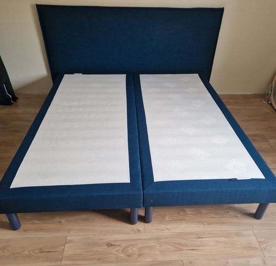 Sommier tapissier élégant avec finition tissu premium